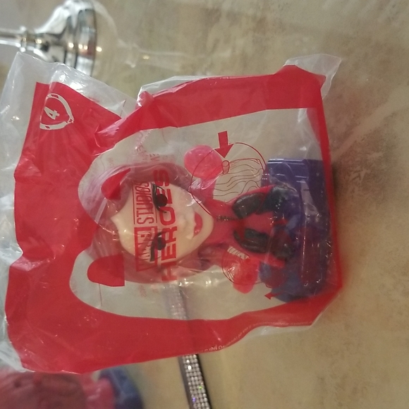 Wanda Maximoff Action Figure - Picture 1 of 3